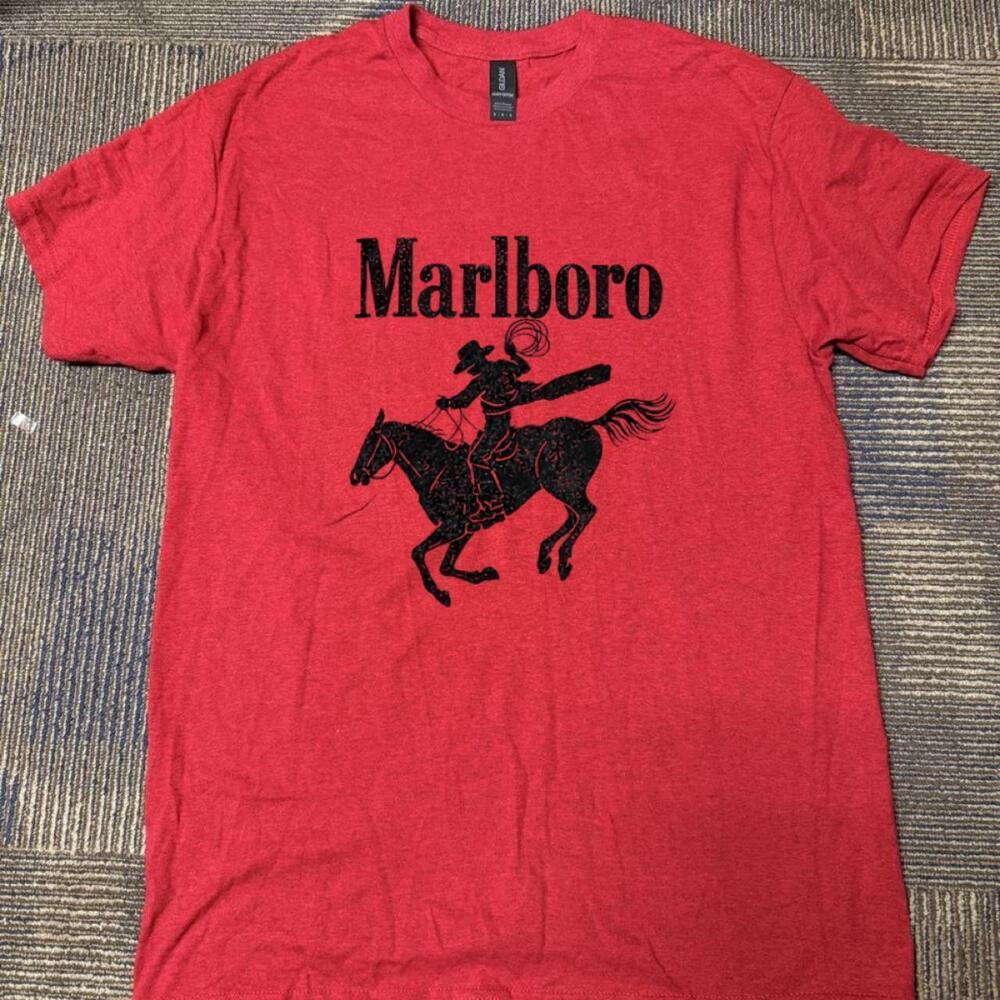 Marlboro Cowboy Riding Horse Graphic Vintage Western Red T-Shirt